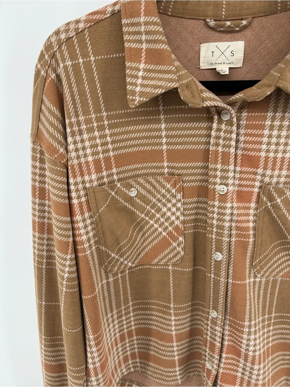 Thread & Supply TXS Tan Cream Plaid Cropped Shacket Shirt Size L Cozy Normcore - Picture 3 of 7